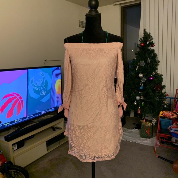 Off shoulder mini dress/ Lace - Picture 1 of 3